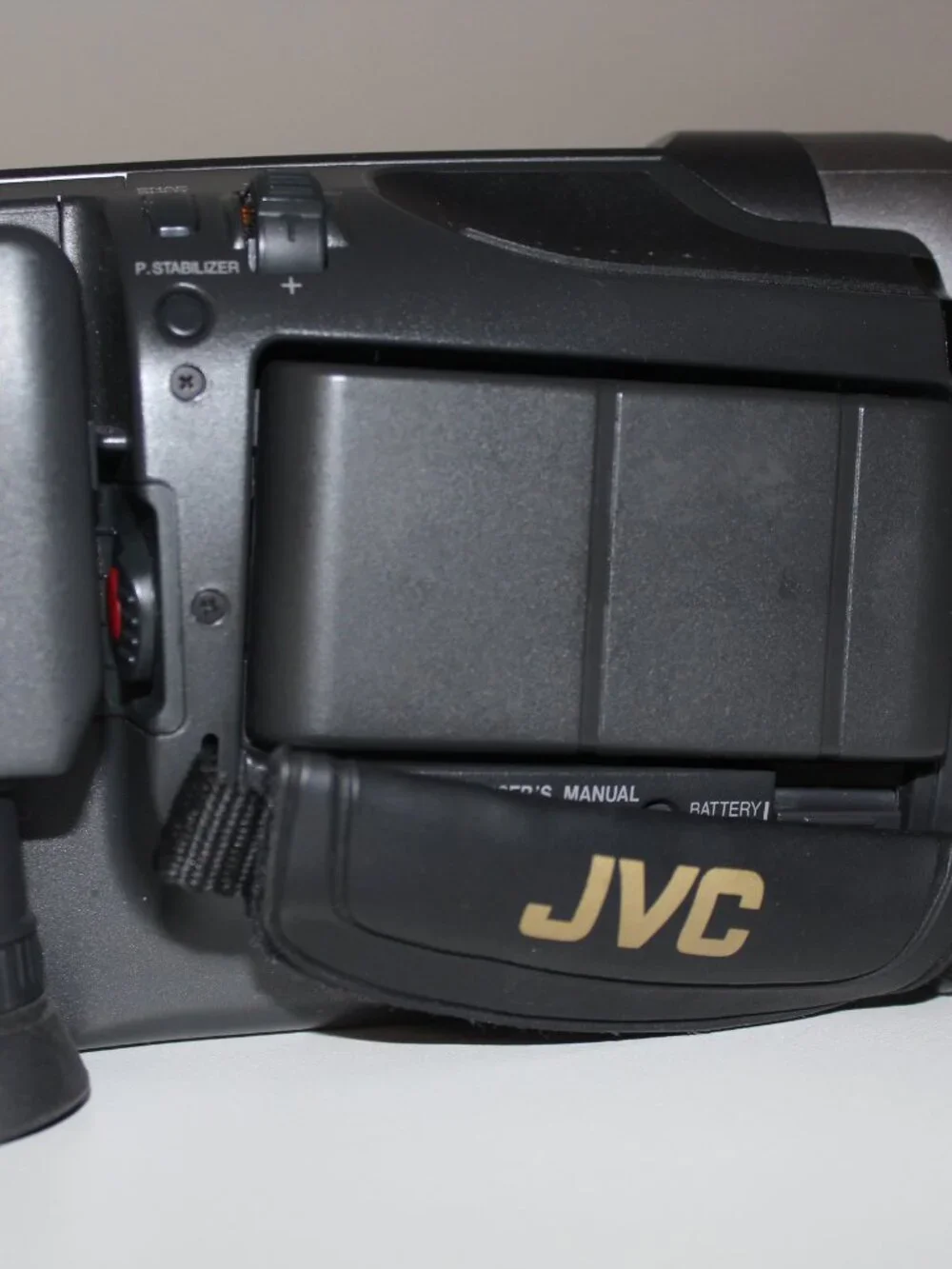 JVC GR-SXM527U SVHS-C Retro Video Camcorder W/ Charger Remote & More *For Parts*